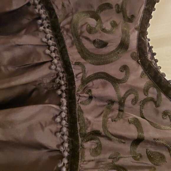 Silk and Velvet in Black - Picture 4 of 6